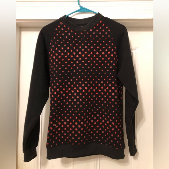 Red star pattern, black sweatshirt. - Picture 1 of 3